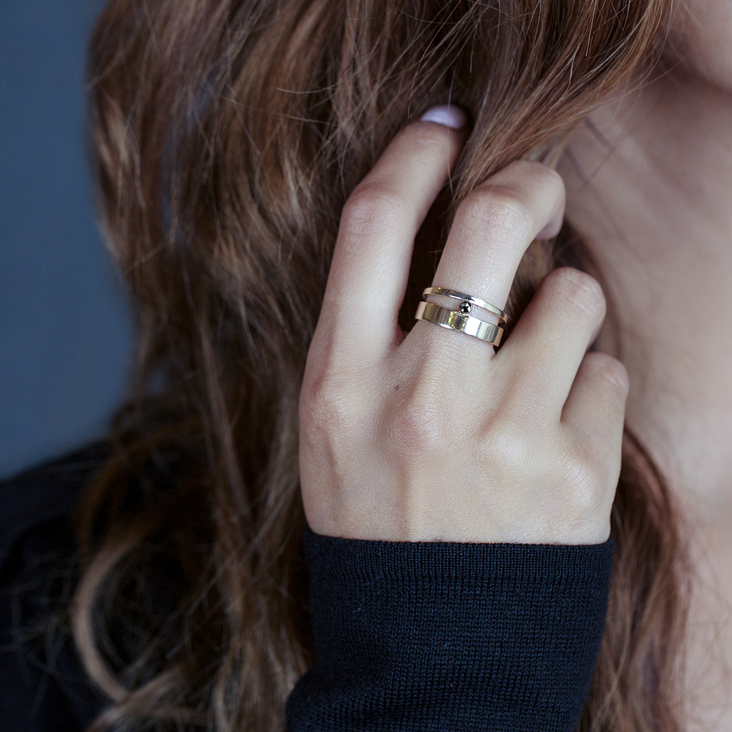 HOVER RING, BLACK DIAMOND