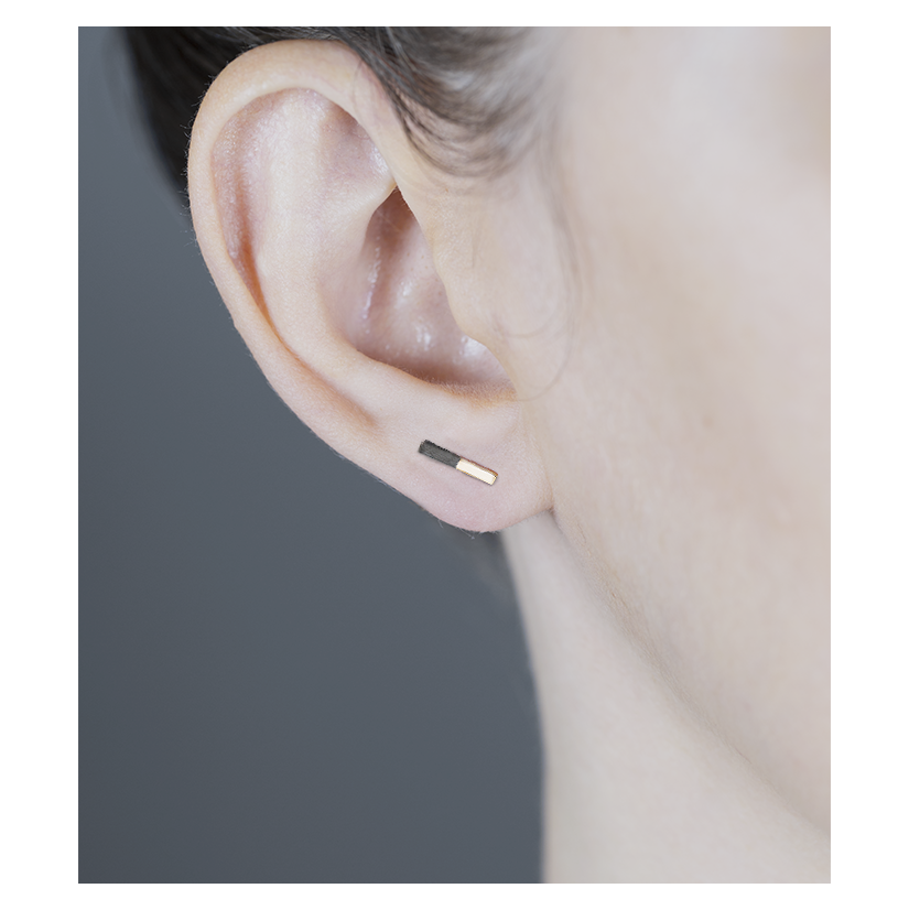 MIXED METAL SINGLE STUD