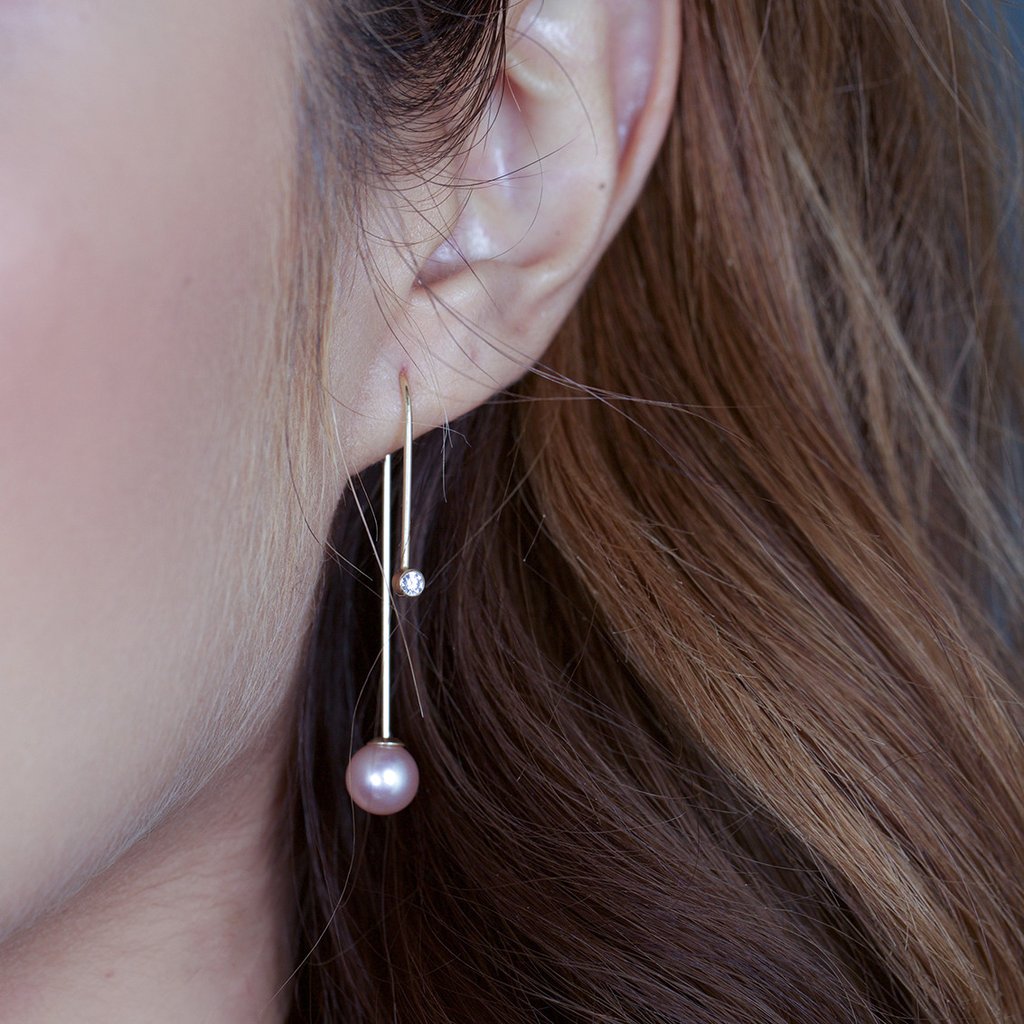 VERITTI PEARL HOOK EARRING