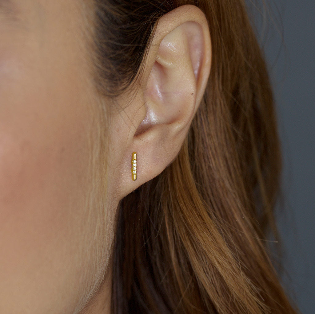 PAVÉ LINEA STUD, WHITE DIAMOND